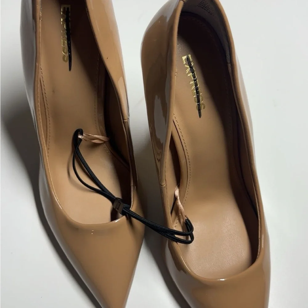 Chic Magenta Women's Heels - Picture 4 of 10